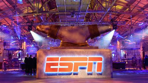 ESPN fires Kelly Stewart from betting analyst role。